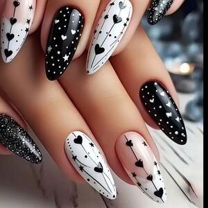 Black and White Heart Press On Nail Set